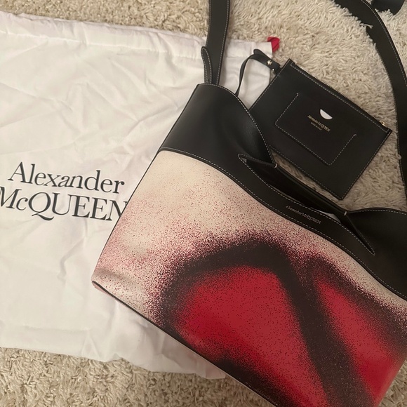 ALEXANDER MCQUEEN RARE Red Print Bow Bag - Picture 2 of 6
